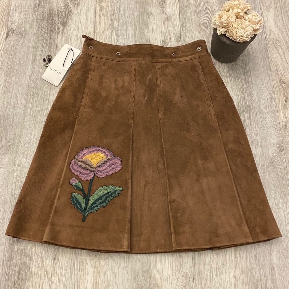 SOLD🪧Gucci Runway Suede Embroidered Skirt - Picture 5 of 14